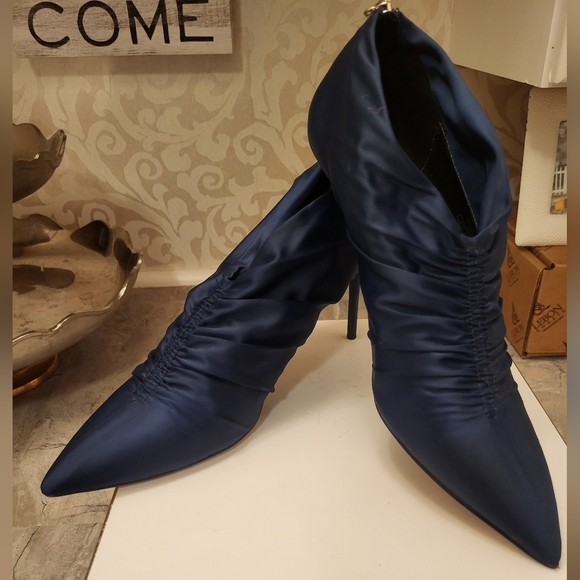 Zara Blue Heeled Ankle Boots with Modern Silhouette Size 41 - Picture 16 of 16